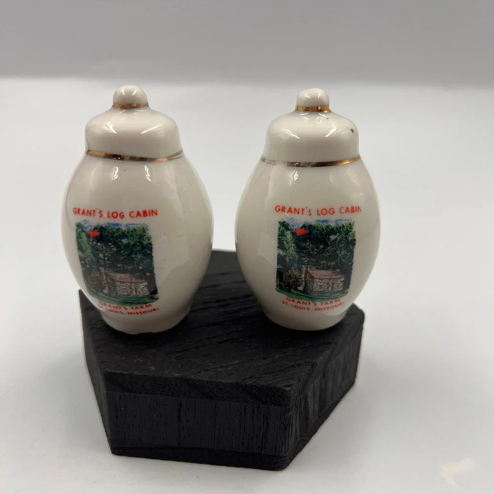 Vintage Grants Log Cabin Grants Farm St Louis Missouri Salt Pepper Shakers Gold